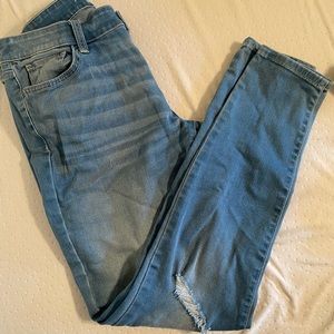 Arizona distressed juniors jeans